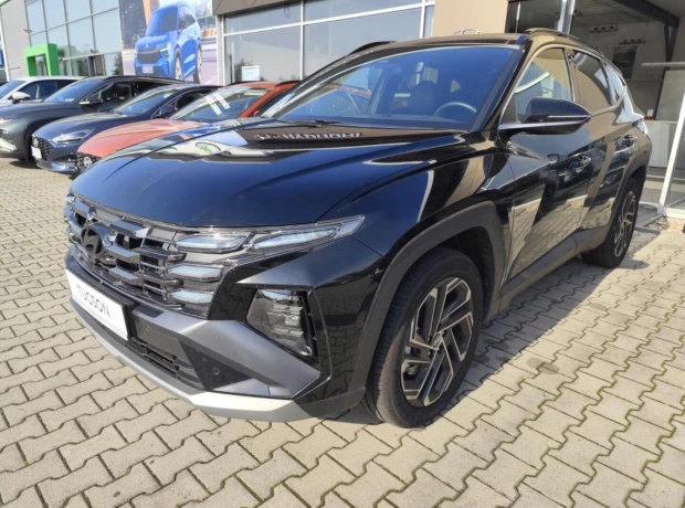 Nový TUCSON Hybrid - Premium (dříve Style) - 1,6 T-GDI HEV Benzín + hybrid 158 kW 6st. automatická - Černý - Abyss Black Pearl