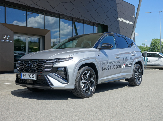 Nový TUCSON - N LINE - 1,6 T-GDI MHEV 4×2 118 kW DCT - Černý - Shimmering Silver Metallic / Abyss Black Pearl