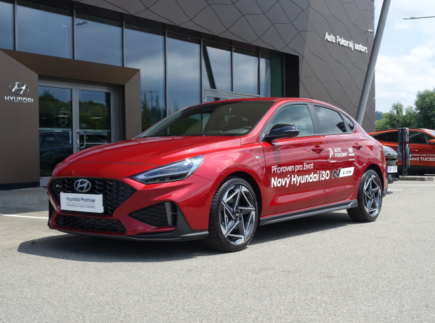 Nová i30 Fastback - N LINE - 1,5 T-GDI MHEV 103kW DCT - Černý - Ultimate Red Metallic