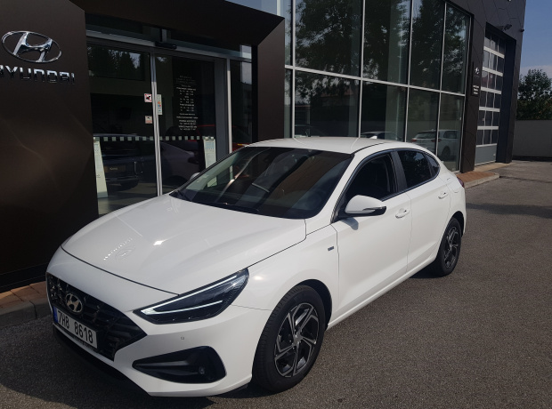 i30 Fastback - FAMILY SMART - 1,0 T-GDI 88 kW MT - Černý - Atlas White Solid