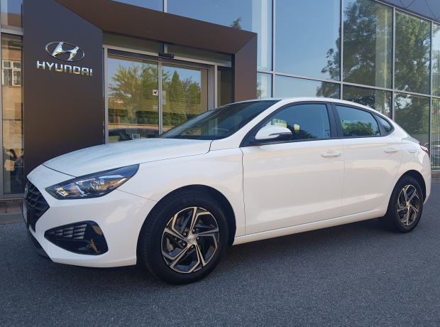 i30 Fastback - FAMILY COMFORT - 1,0 T-GDI 88 kW MT - Černý - Polar White