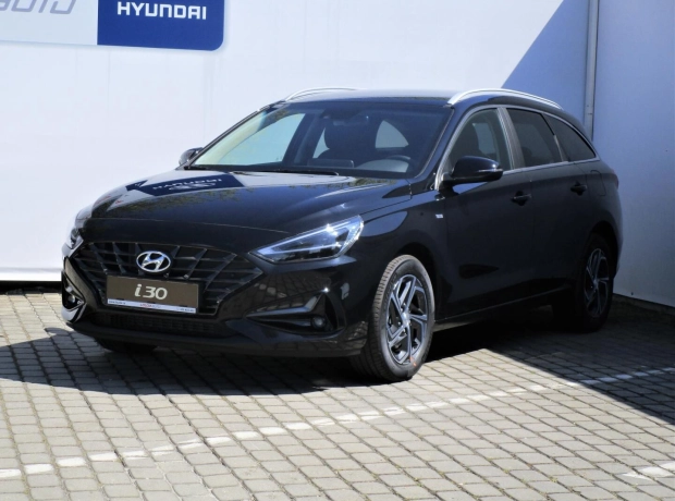 i30 Kombi - Smart - 1,5 T-GDI MHEV Benzín 118 kW 6st. manuální - Černý - Phantom Black Pearl  (pouze pro skladové vozy)