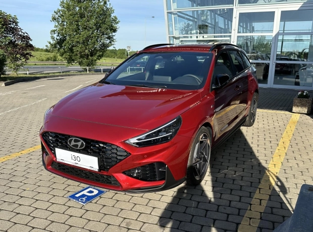 Nová i30 Kombi - N Line - 1,5 T-GDI MHEV Benzín 103 kW 7st. DCT - Černý - Ultimate Red Metallic