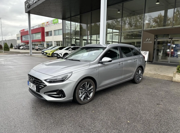 i30 Kombi - Style - 1,5 T-GDI MHEV Benzín 118 kW 7st. DCT - Černý - Shimmering Silver Metallic