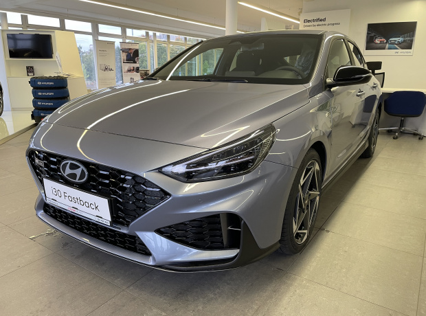 Nová i30 Fastback - N Line - 1,5 T-GDI MHEV Benzín 103 kW 7st. DCT - Černý - Meta Blue Pearl