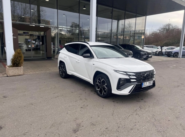 Nový TUCSON Plug-in hybrid - N Line - 1,6 T-GDI PHEV Benzín + plug-in hybrid 185 kW 6st. automatická - Černý - Atlas White