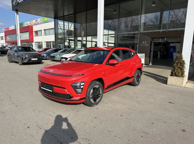 Nová KONA Electric - Czech edition - POWER 64,8 kWh Elektřina 150 kW 1st. redukční - Černý - Engine Red